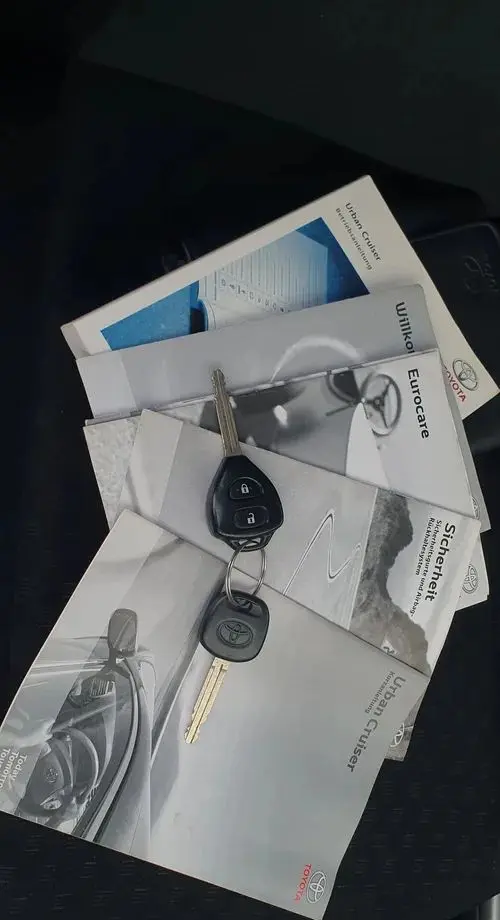 TOYOTA Urban Cruiser 