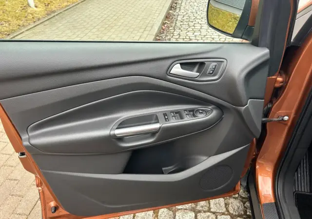 FORD Kuga 1.5 EcoBoost 2x4 Titanium