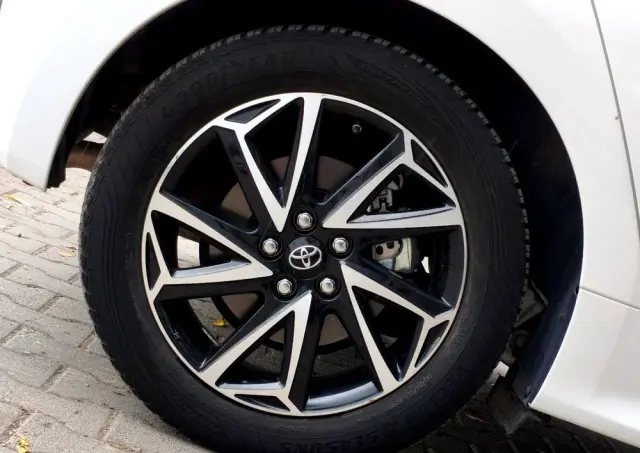 TOYOTA Yaris Hybrid 1.5 Comfort