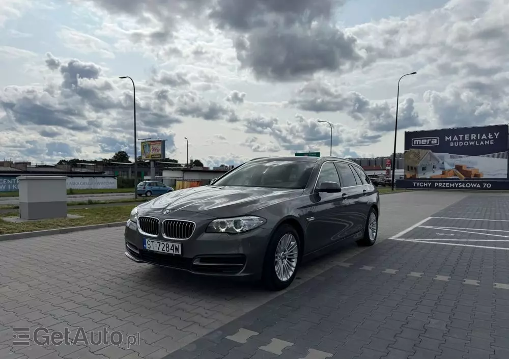 BMW Seria 5 525d xDrive Luxury Line