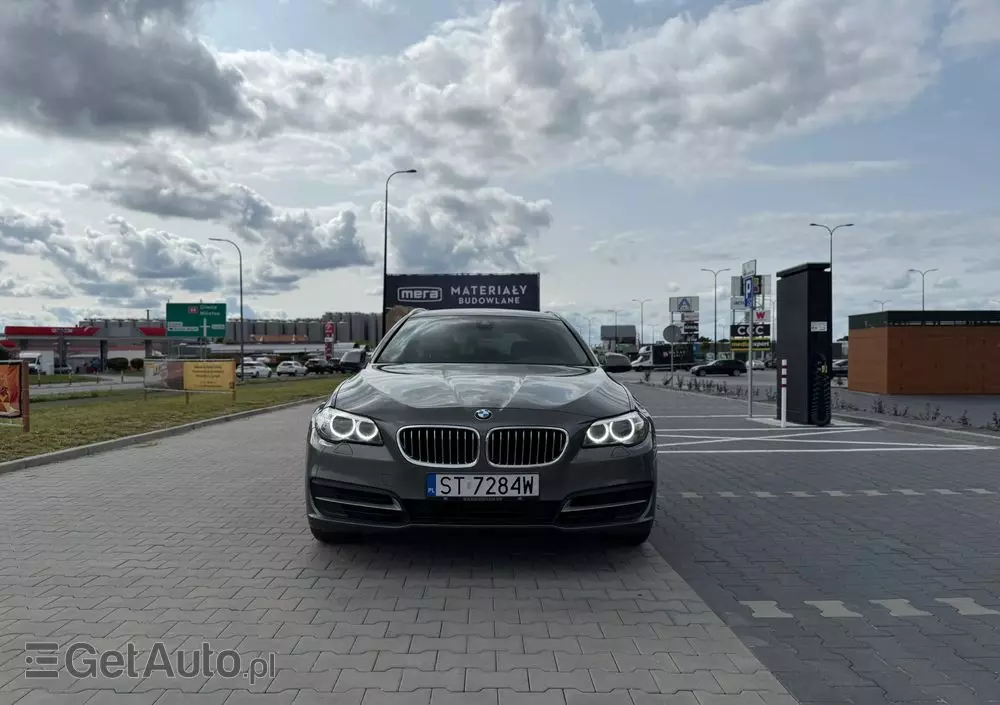 BMW Seria 5 525d xDrive Luxury Line