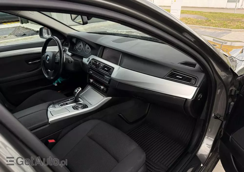 BMW Seria 5 525d xDrive Luxury Line