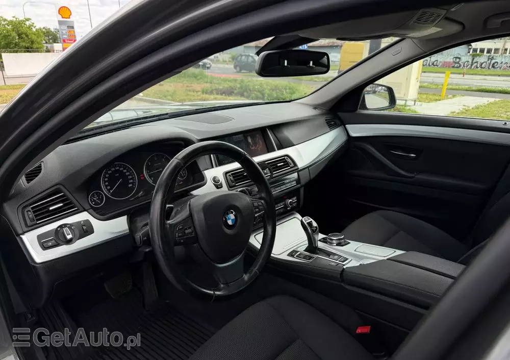 BMW Seria 5 525d xDrive Luxury Line