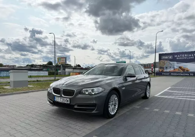 BMW Seria 5 525d xDrive Luxury Line