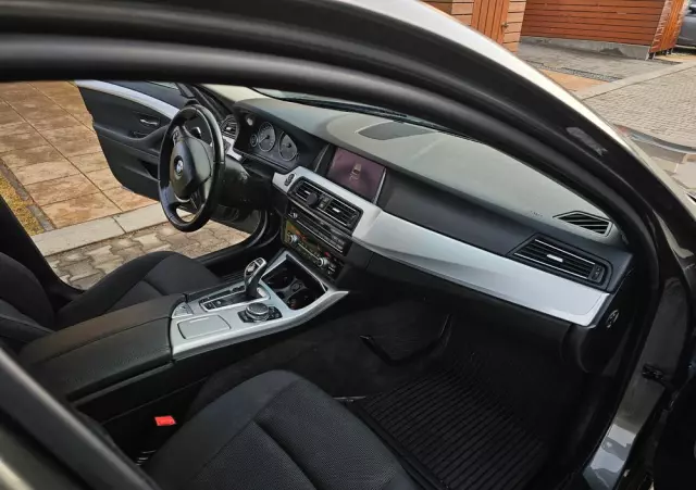 BMW Seria 5 525d xDrive Luxury Line