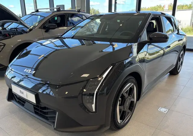 KIA EV4 