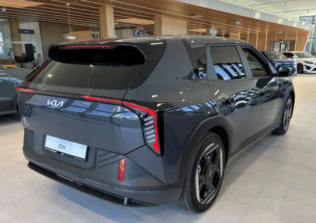 KIA EV4 