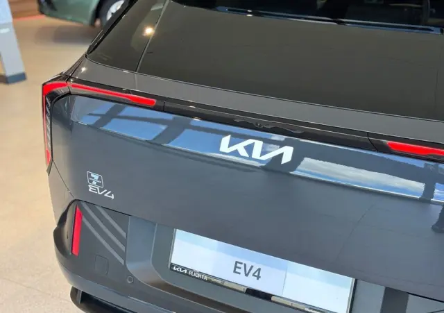 KIA EV4 