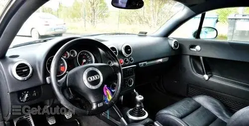 AUDI TT 
