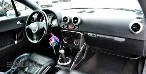 AUDI TT 