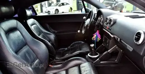 AUDI TT 