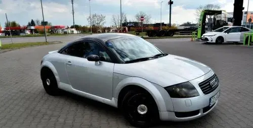 AUDI TT 