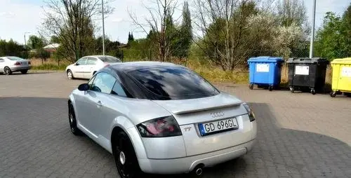 AUDI TT 