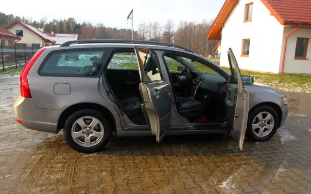 VOLVO V50 1.6D Momentum