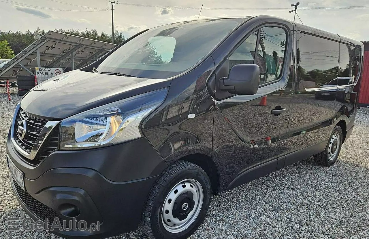 NISSAN NV300 