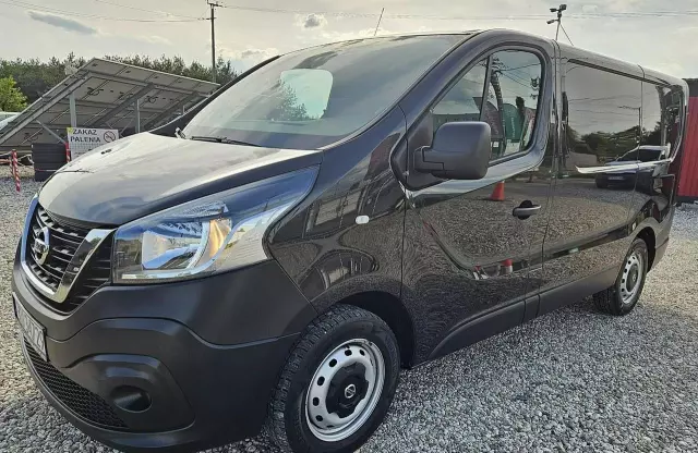 NISSAN NV300 