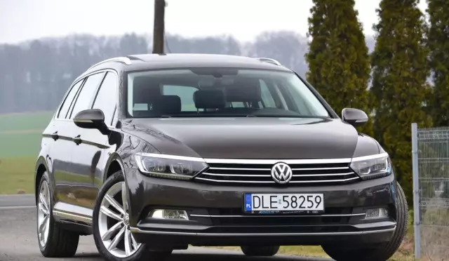 VOLKSWAGEN Passat 