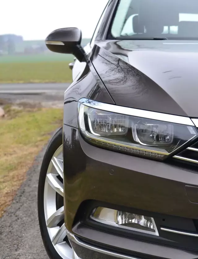 VOLKSWAGEN Passat 