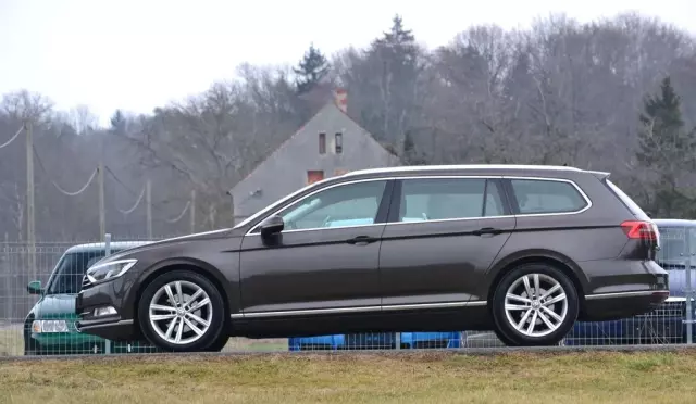 VOLKSWAGEN Passat 
