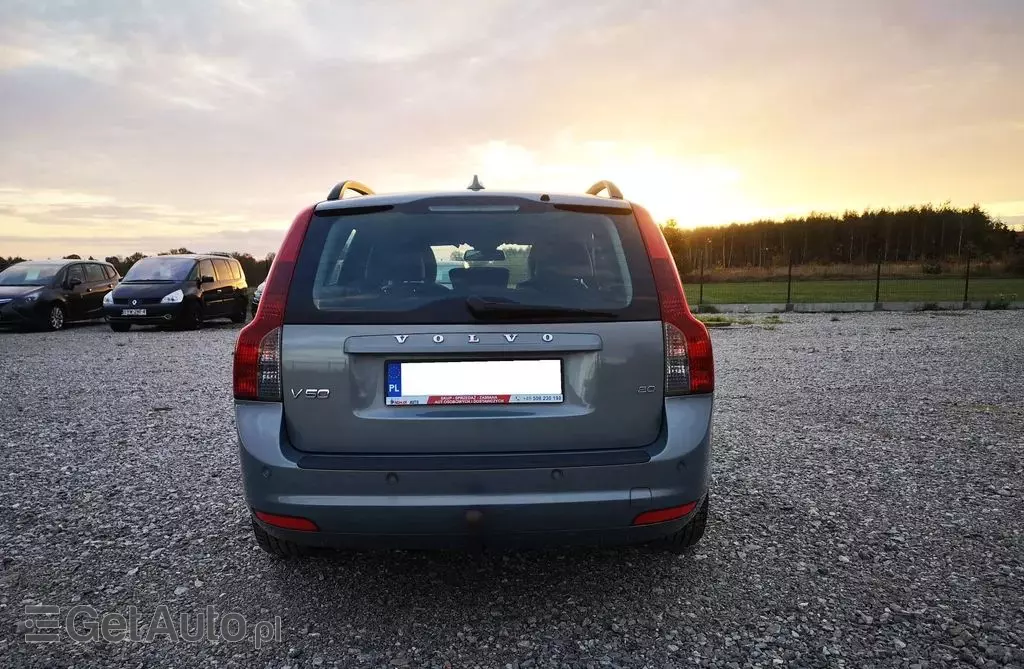 VOLVO V50 