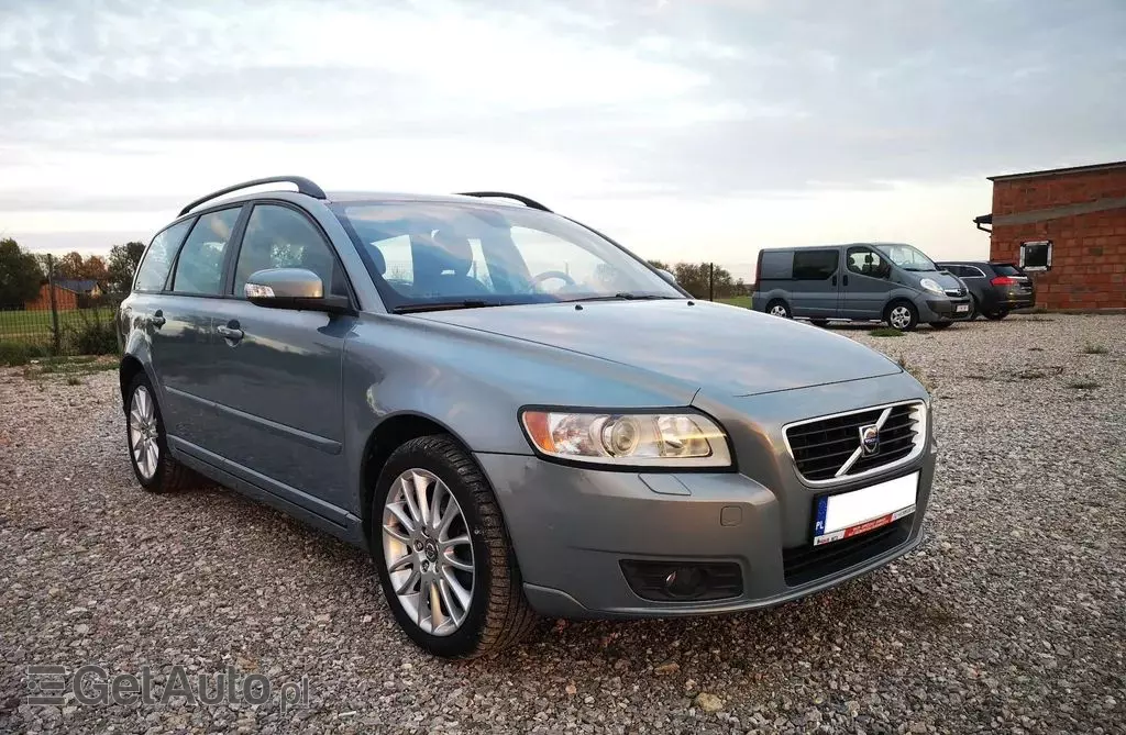 VOLVO V50 
