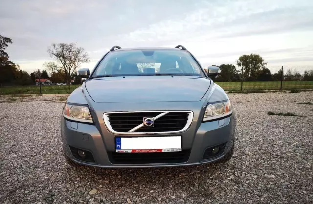 VOLVO V50 