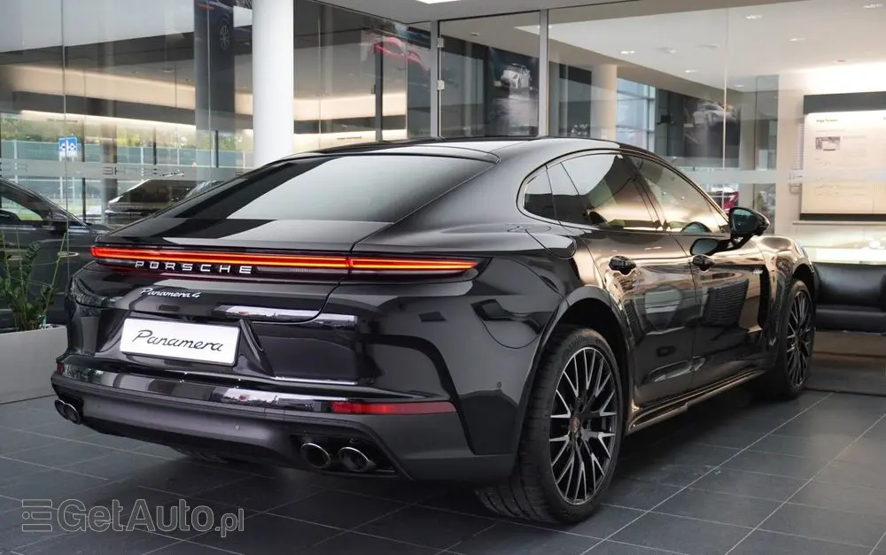 PORSCHE Panamera 
