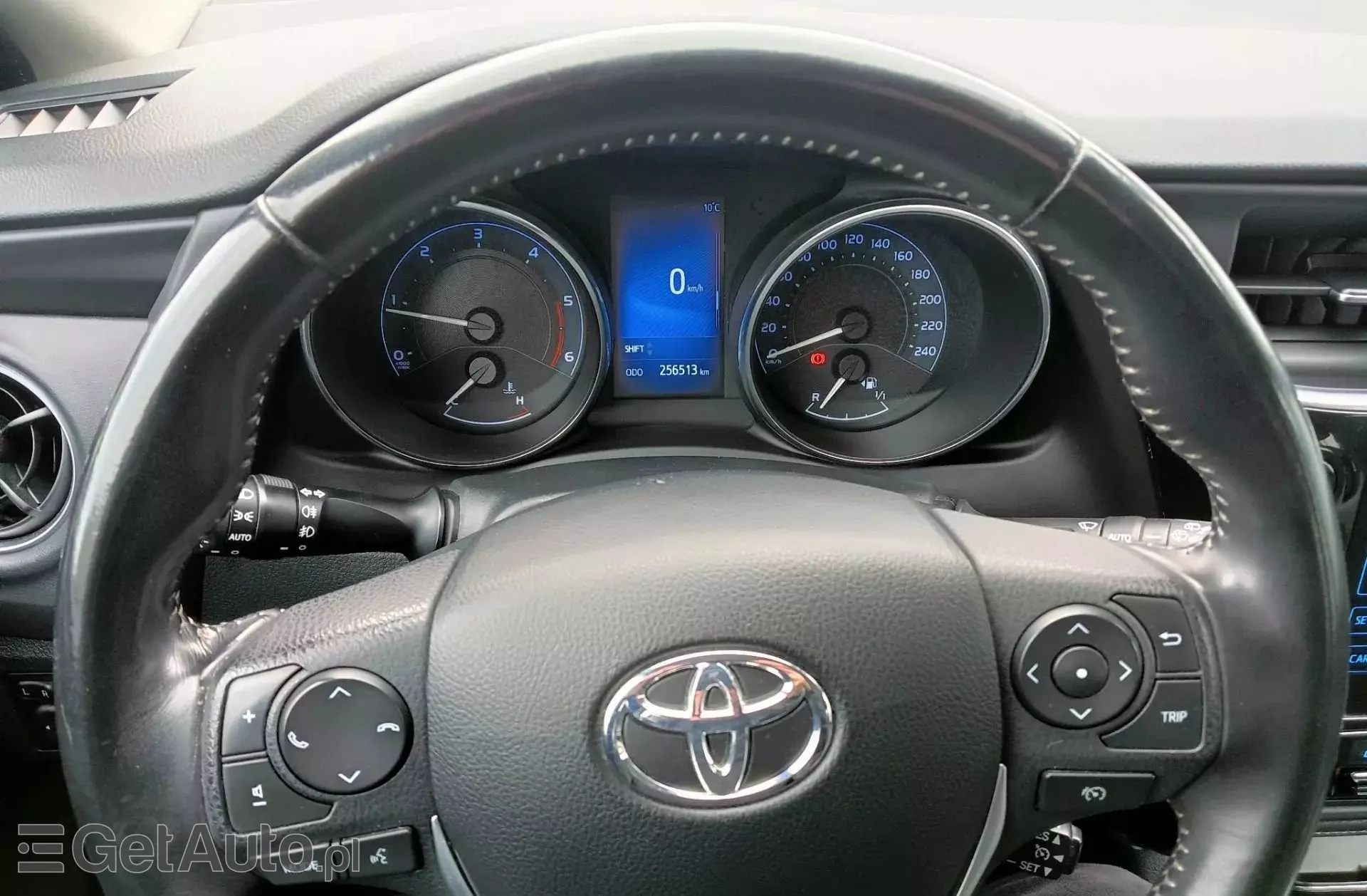 TOYOTA Auris 