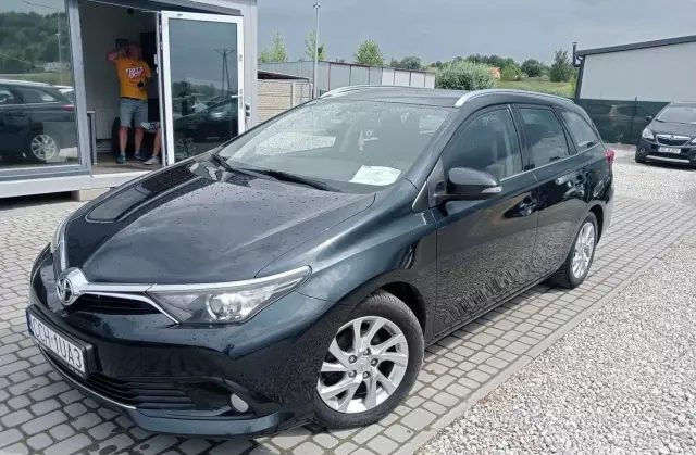 TOYOTA Auris 