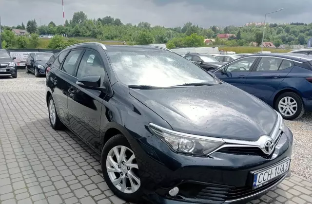 TOYOTA Auris 