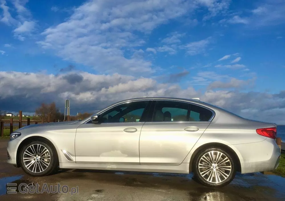 BMW Seria 5 540i GPF xDrive Luxury Line