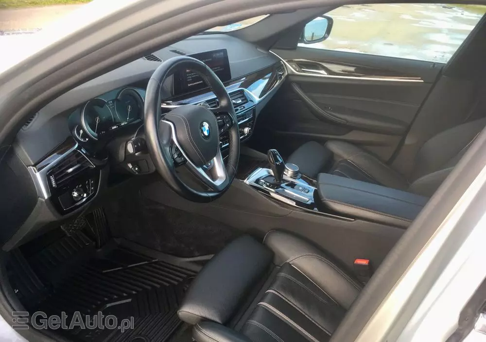 BMW Seria 5 540i GPF xDrive Luxury Line