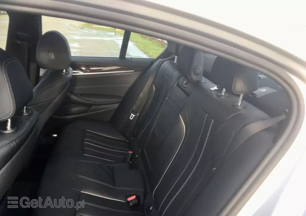 BMW Seria 5 540i GPF xDrive Luxury Line