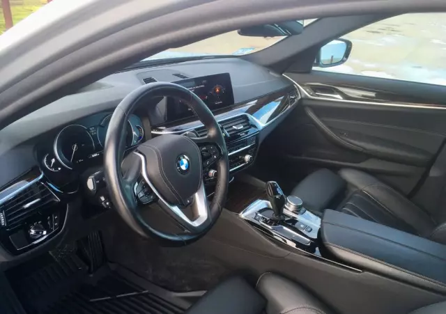 BMW Seria 5 540i GPF xDrive Luxury Line