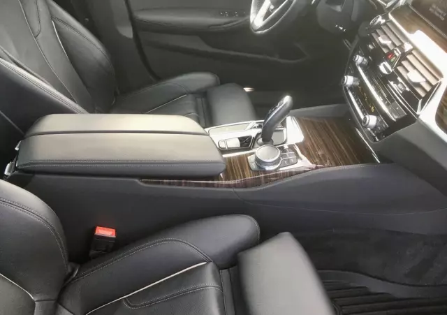 BMW Seria 5 540i GPF xDrive Luxury Line