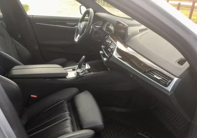 BMW Seria 5 540i GPF xDrive Luxury Line