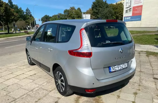 RENAULT Grand Scenic 