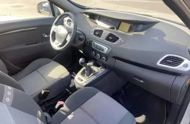 RENAULT Grand Scenic 