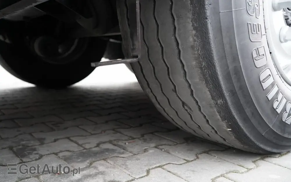 SCHMITZ CARGOBULL CHŁODNIA / AGREGAT SCHMITZ TKM / 2x OŚ PODNOSZONA / KOSZ NA PALETY / 2023 ROK / 