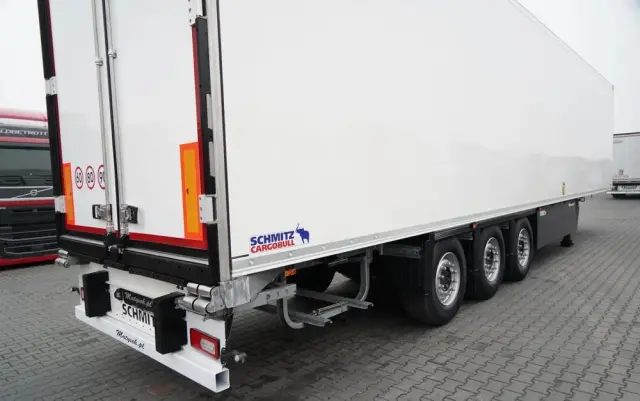 SCHMITZ CARGOBULL CHŁODNIA / AGREGAT SCHMITZ TKM / 2x OŚ PODNOSZONA / KOSZ NA PALETY / 2023 ROK / 