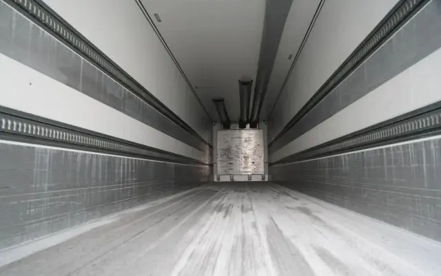 SCHMITZ CARGOBULL CHŁODNIA / AGREGAT SCHMITZ TKM / 2x OŚ PODNOSZONA / KOSZ NA PALETY / 2023 ROK / 