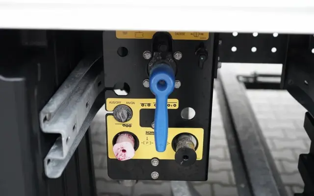 SCHMITZ CARGOBULL CHŁODNIA / AGREGAT SCHMITZ TKM / 2x OŚ PODNOSZONA / KOSZ NA PALETY / 2023 ROK / 