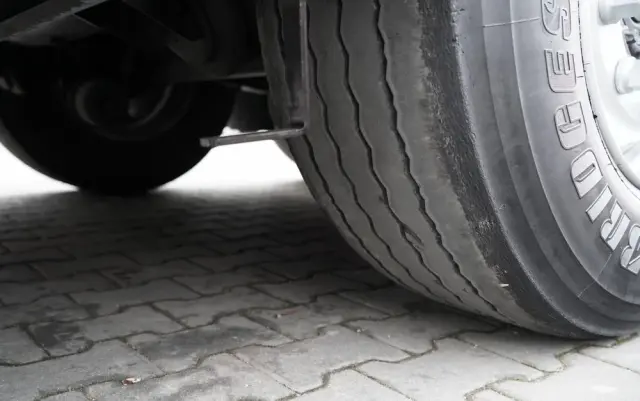 SCHMITZ CARGOBULL CHŁODNIA / AGREGAT SCHMITZ TKM / 2x OŚ PODNOSZONA / KOSZ NA PALETY / 2023 ROK / 