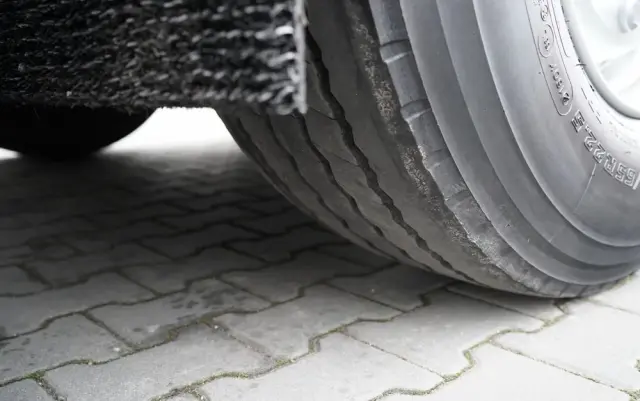 SCHMITZ CARGOBULL CHŁODNIA / AGREGAT SCHMITZ TKM / 2x OŚ PODNOSZONA / KOSZ NA PALETY / 2023 ROK / 