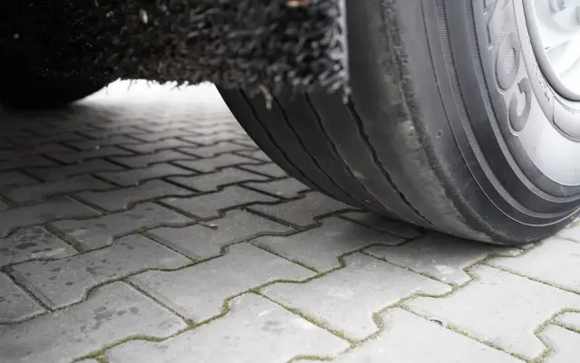 SCHMITZ CARGOBULL CHŁODNIA / AGREGAT SCHMITZ TKM / 2x OŚ PODNOSZONA / KOSZ NA PALETY / 2023 ROK / 