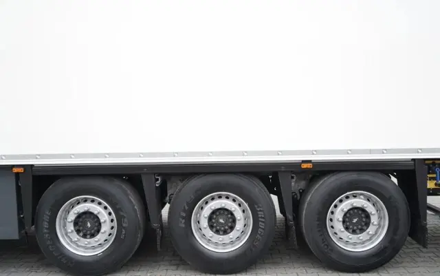 SCHMITZ CARGOBULL CHŁODNIA / AGREGAT SCHMITZ TKM / 2x OŚ PODNOSZONA / KOSZ NA PALETY / 2023 ROK / 