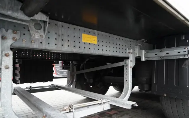 SCHMITZ CARGOBULL CHŁODNIA / AGREGAT SCHMITZ TKM / 2x OŚ PODNOSZONA / KOSZ NA PALETY / 2023 ROK / 