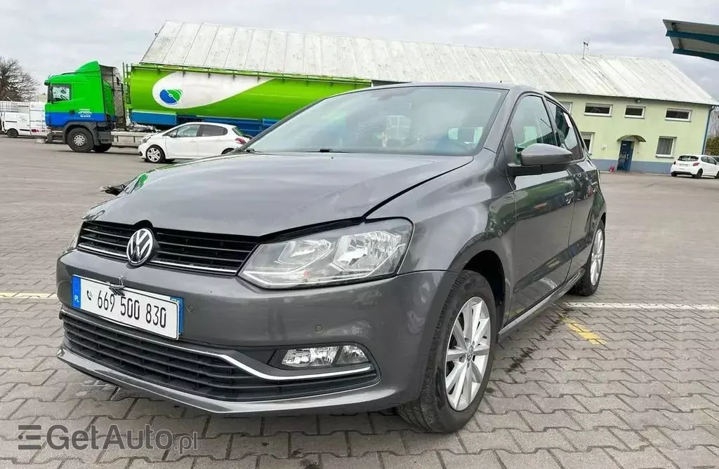VOLKSWAGEN Polo 