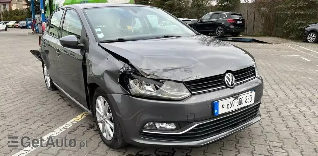 VOLKSWAGEN Polo 