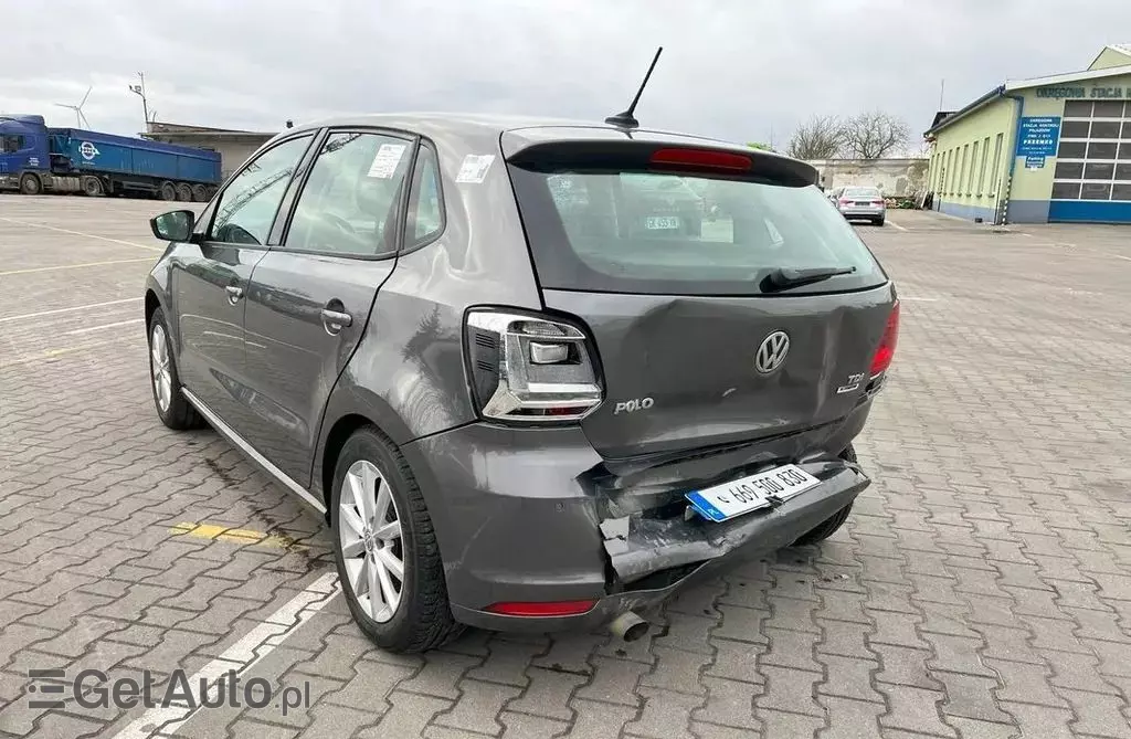 VOLKSWAGEN Polo 